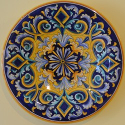 PIATTO “GIRALI FIORITI” FONDO BLU  DA CM 40