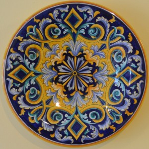 PLATE &ldquo;GIRALI FIORITI&rdquo; BLU FUND FROM CM 40