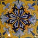 PIATTO “GIRALI FIORITI” FONDO BLU  DA CM 40