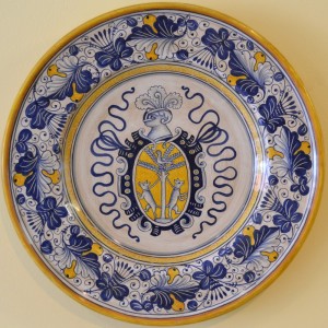 PIATTO DA PARETE ANTICO &ldquo;STEMMA&rdquo; DA CM. 40 CM